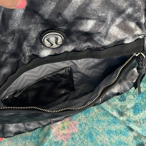 Lululemon yoga moto messenger bag gym bag - Picture 9 of 12